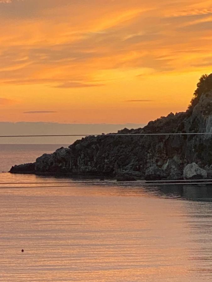 Vangjelis Hotel Himare Luaran gambar