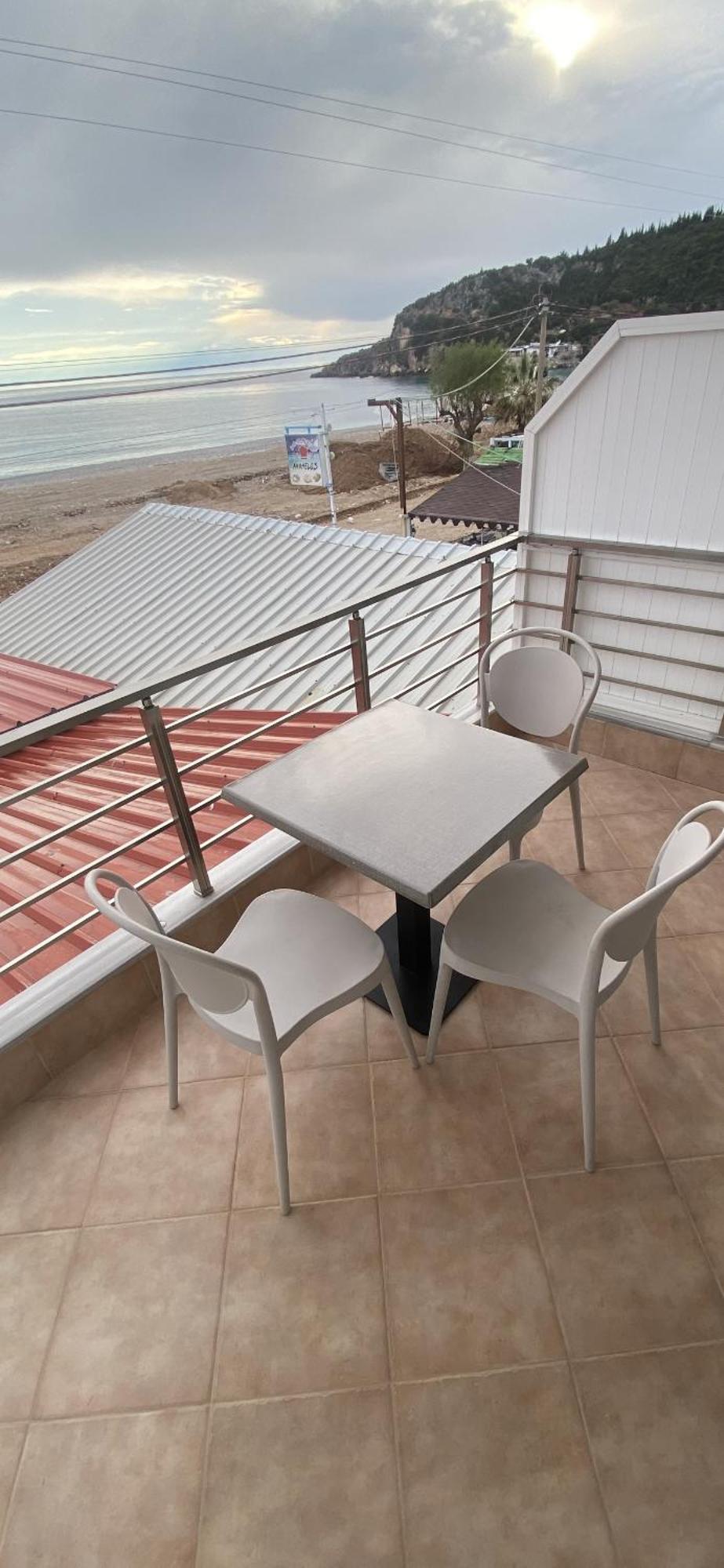 Vangjelis Hotel Himare Luaran gambar